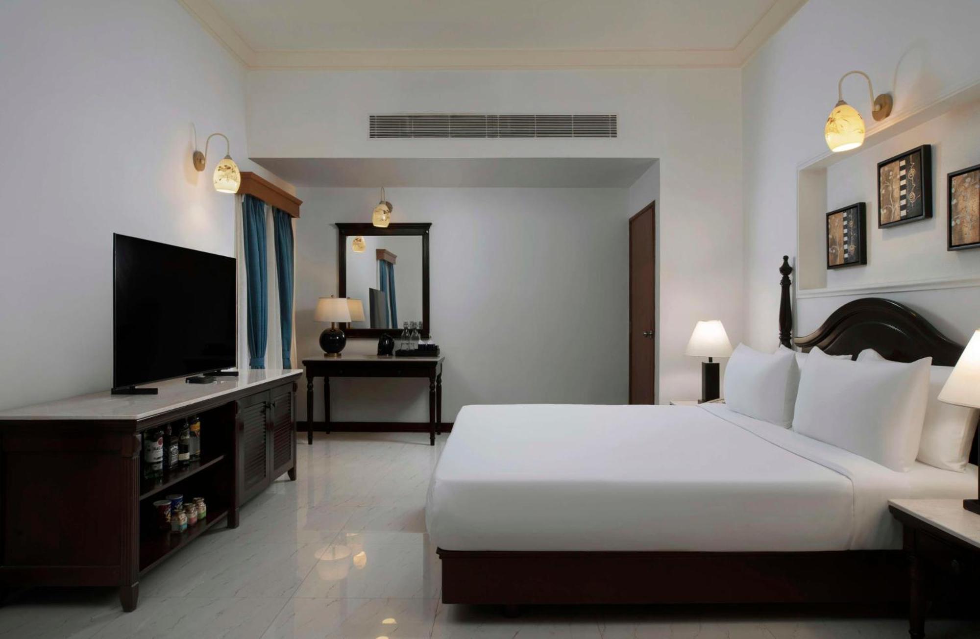 Radisson Suite with Balcony, Bathtub, Living room & Garden view  - 10% Discount of Food & Beverages and SPA, 1 Goan Wine Bottle - INR 500 Hotel Credit (minimum spend of INR 5000), Early Check-In upto 2 hours (subject